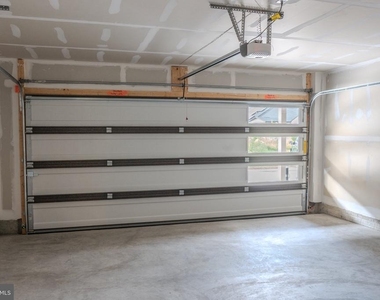 7410 Amega Way - Photo Thumbnail 5