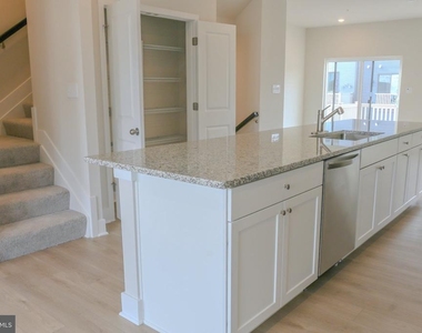 7410 Amega Way - Photo Thumbnail 12