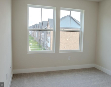 7410 Amega Way - Photo Thumbnail 25