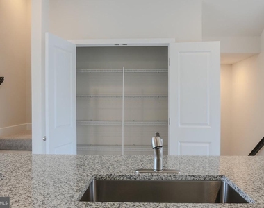 7410 Amega Way - Photo Thumbnail 10