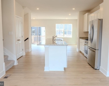 7410 Amega Way - Photo Thumbnail 9