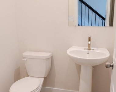 7410 Amega Way - Photo Thumbnail 4