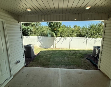 1006 Peony Lane - Photo Thumbnail 14