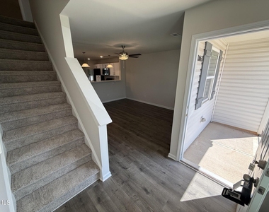 1006 Peony Lane - Photo Thumbnail 15