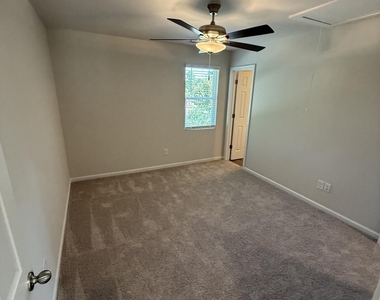 1006 Peony Lane - Photo Thumbnail 9