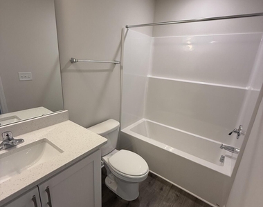 1006 Peony Lane - Photo Thumbnail 7