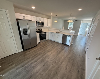1006 Peony Lane - Photo Thumbnail 2