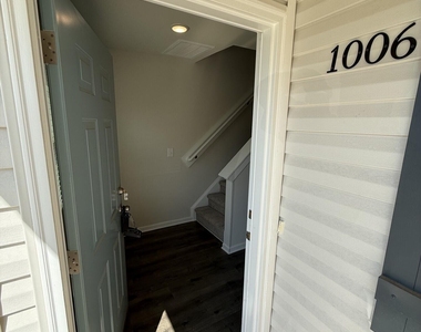 1006 Peony Lane - Photo Thumbnail 10