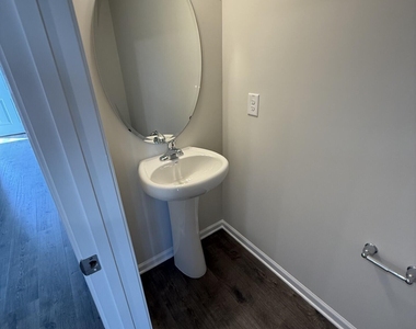 1006 Peony Lane - Photo Thumbnail 8
