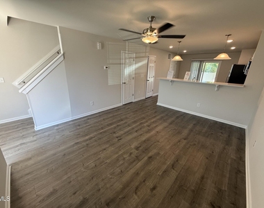 1006 Peony Lane - Photo Thumbnail 3