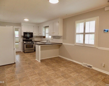 714 Carter Avenue - Photo Thumbnail 6