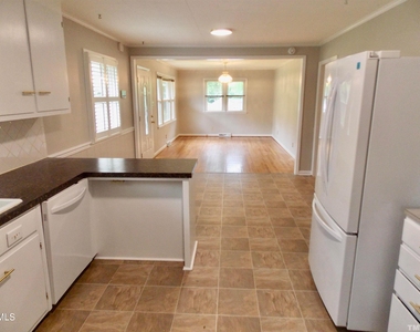 714 Carter Avenue - Photo Thumbnail 11