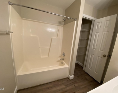 428 E Rose Street - Photo Thumbnail 13