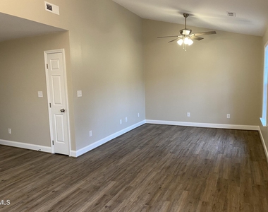428 E Rose Street - Photo Thumbnail 3