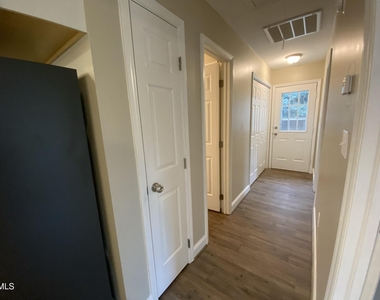 428 E Rose Street - Photo Thumbnail 9