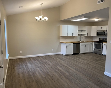 428 E Rose Street - Photo Thumbnail 2