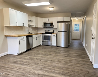 428 E Rose Street - Photo Thumbnail 4