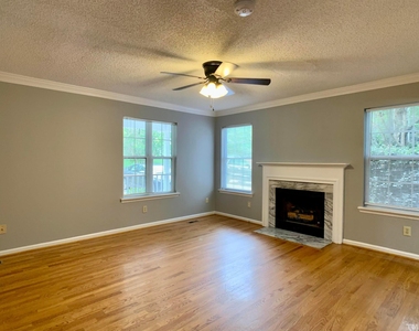 1073 Mills Street - Photo Thumbnail 2