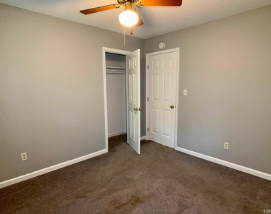 1073 Mills Street - Photo Thumbnail 15