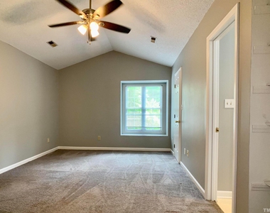 1073 Mills Street - Photo Thumbnail 7
