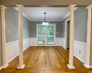 1073 Mills Street - Photo Thumbnail 4