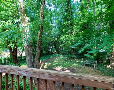 1073 Mills Street - Photo Thumbnail 20
