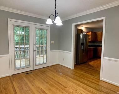 1073 Mills Street - Photo Thumbnail 5
