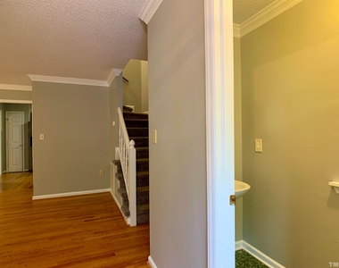 1073 Mills Street - Photo Thumbnail 6