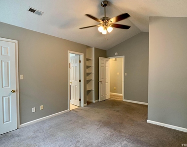 1073 Mills Street - Photo Thumbnail 8
