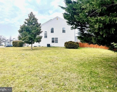 673 Warren Drive - Photo Thumbnail 4