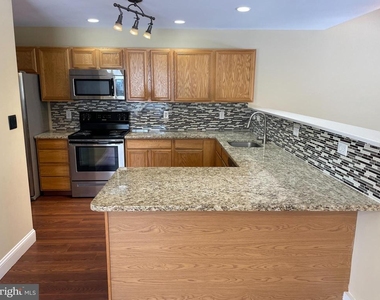 673 Warren Drive - Photo Thumbnail 12