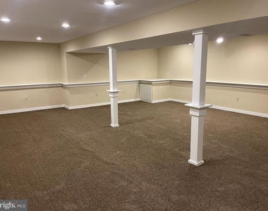 673 Warren Drive - Photo Thumbnail 20