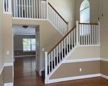 673 Warren Drive - Photo Thumbnail 6