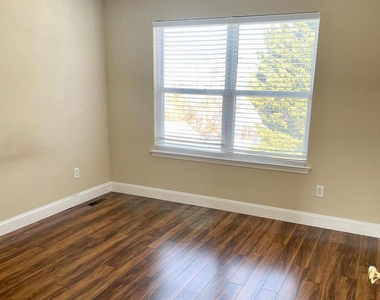 673 Warren Drive - Photo Thumbnail 15