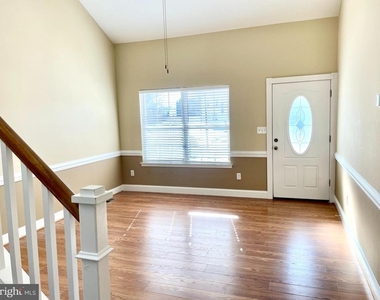 673 Warren Drive - Photo Thumbnail 8