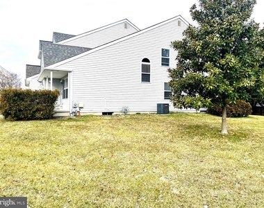 673 Warren Drive - Photo Thumbnail 2