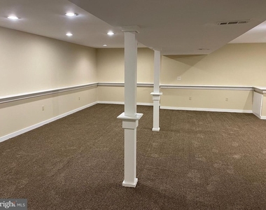 673 Warren Drive - Photo Thumbnail 19