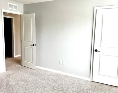 210 Parker Drive - Photo Thumbnail 19