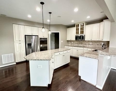 210 Parker Drive - Photo Thumbnail 7