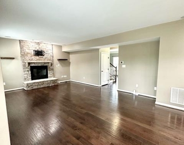 210 Parker Drive - Photo Thumbnail 8