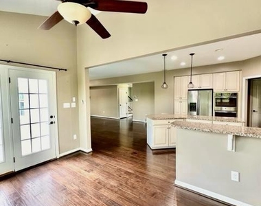 210 Parker Drive - Photo Thumbnail 5