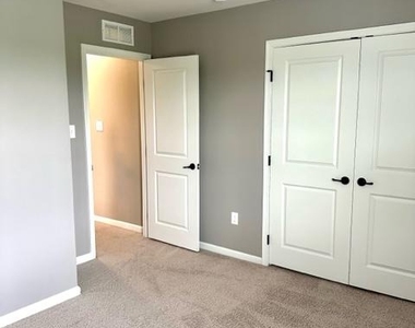 210 Parker Drive - Photo Thumbnail 21