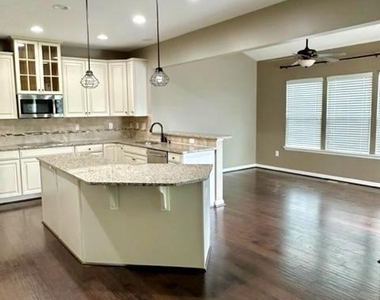 210 Parker Drive - Photo Thumbnail 4
