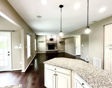 210 Parker Drive - Photo Thumbnail 6
