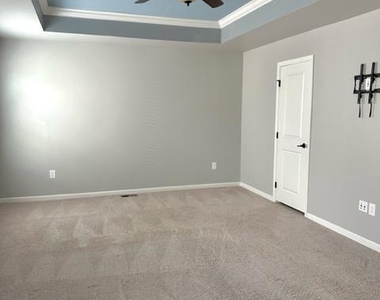 210 Parker Drive - Photo Thumbnail 12