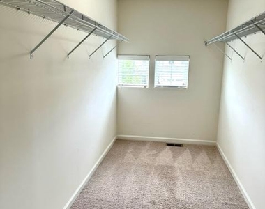 210 Parker Drive - Photo Thumbnail 17