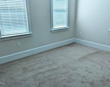 375 Avett Drive - Photo Thumbnail 15