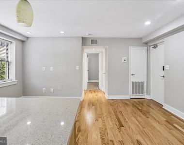 212 Oakwood Street Se - Photo Thumbnail 11