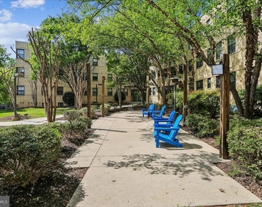 212 Oakwood Street Se - Photo Thumbnail 3