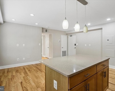 212 Oakwood Street Se - Photo Thumbnail 13